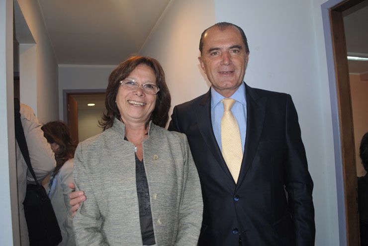 Eduardo Favier Dubois (h), junto a la doctora María del Carmen Battaini